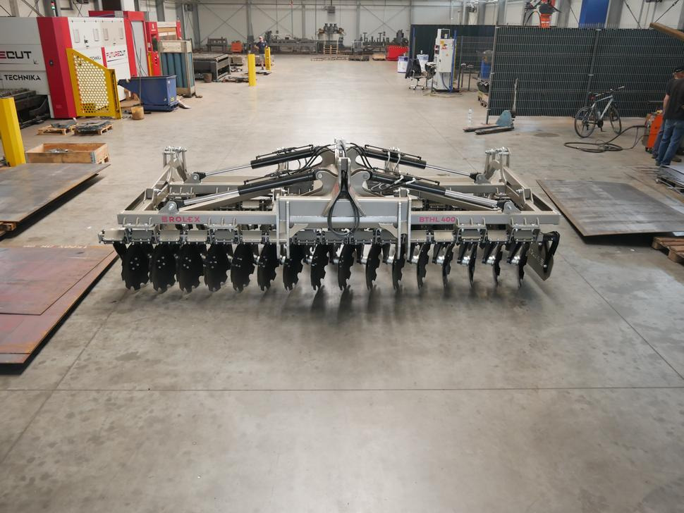 ROLEX Hydraulische Scheibenegge / Hydraulic discs harrow / Dechaumeur à disques / Erpice a dischi / Гидравлическая дисковая борона / Brona talerzowa hydraulicznie składana lekka 4 m - Tallriksredskap: bild 1 ROLEX Hydraulische Scheibenegge / Hydraulic discs harrow / Dechaumeur à disques / Erpice a dischi / Гидравлическая дисковая борона / Brona talerzowa hydraulicznie składana lekka 4 m - Tallriksredskap: bild 1