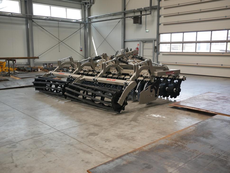 ROLEX Hydraulische Scheibenegge / Hydraulic discs harrow / Dechaumeur à disques / Erpice a dischi / Гидравлическая дисковая борона / Brona talerzowa hydraulicznie składana lekka 4 m - Tallriksredskap: bild 3 ROLEX Hydraulische Scheibenegge / Hydraulic discs harrow / Dechaumeur à disques / Erpice a dischi / Гидравлическая дисковая борона / Brona talerzowa hydraulicznie składana lekka 4 m - Tallriksredskap: bild 3