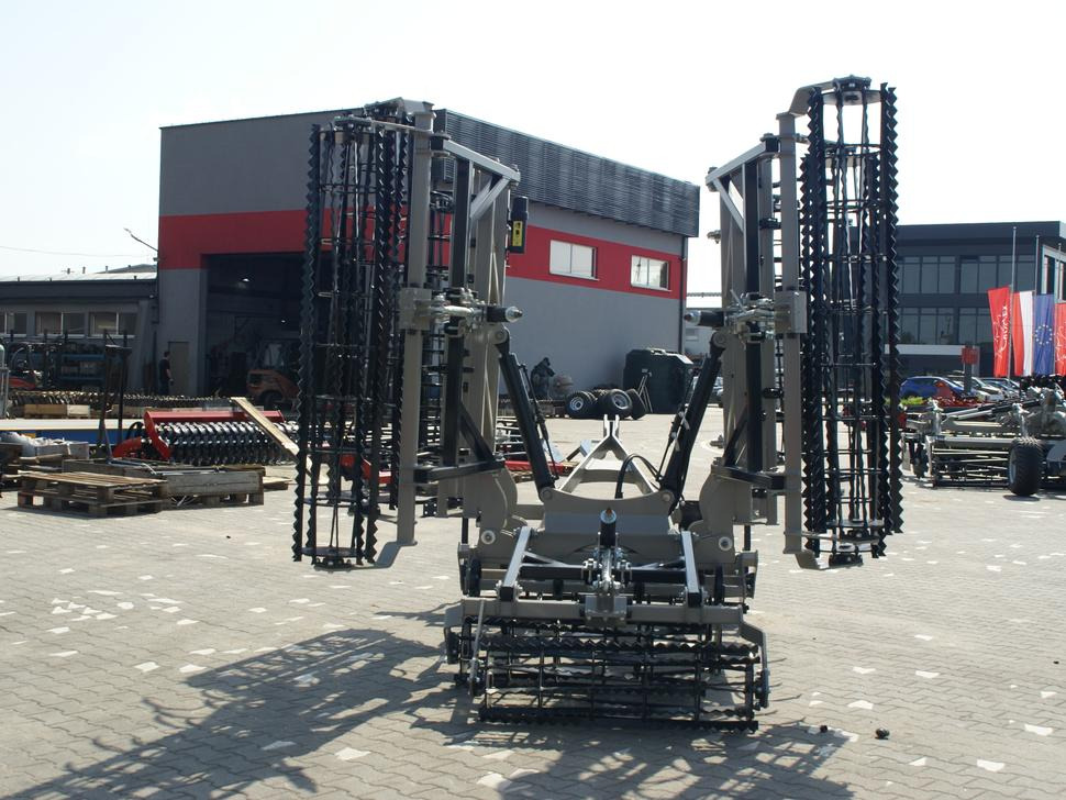 ROLEX Saatbettkombination / Hydraulically cultivator / Vibroculteur / Aggregato di coltivazione / Почвообрабатывающий гидравлический складывающийся агрегат / Agregat uprawowy hydraulicznie składany - Kultivator: bild 4 ROLEX Saatbettkombination / Hydraulically cultivator / Vibroculteur / Aggregato di coltivazione / Почвообрабатывающий гидравлический складывающийся агрегат / Agregat uprawowy hydraulicznie składany - Kultivator: bild 4