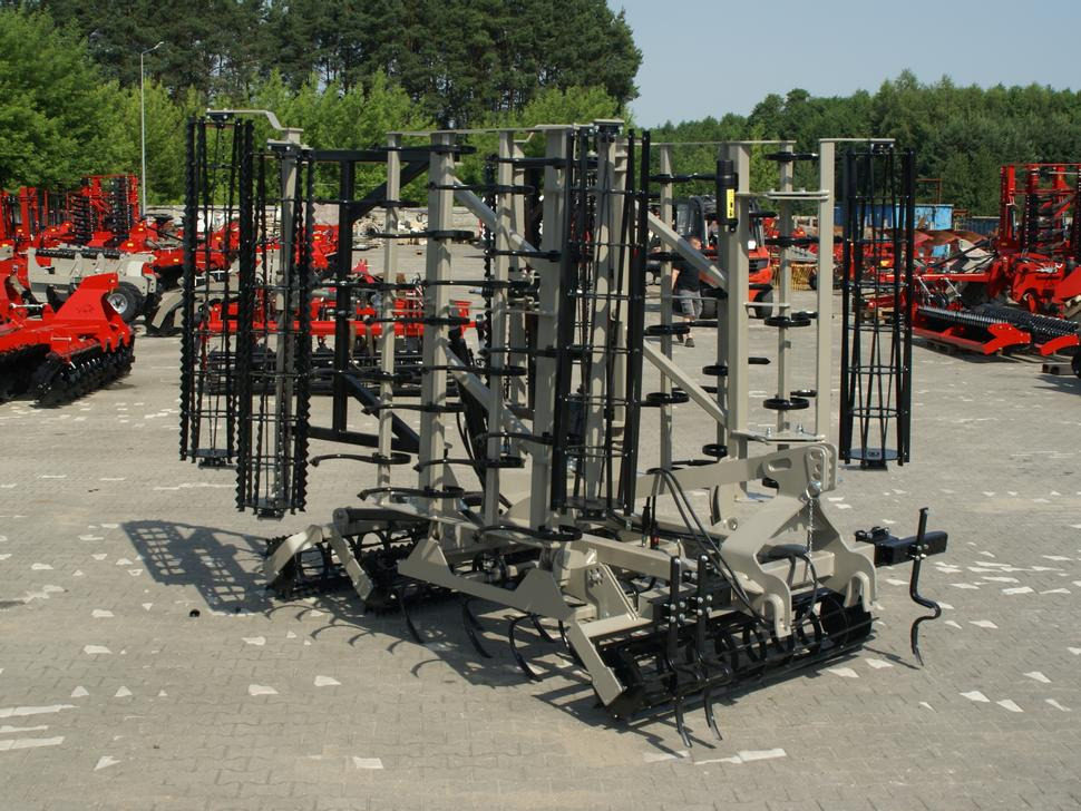 ROLEX Saatbettkombination / Hydraulically cultivator / Vibroculteur / Aggregato di coltivazione / Почвообрабатывающий гидравлический складывающийся агрегат / Agregat uprawowy hydraulicznie składany - Kultivator: bild 1 ROLEX Saatbettkombination / Hydraulically cultivator / Vibroculteur / Aggregato di coltivazione / Почвообрабатывающий гидравлический складывающийся агрегат / Agregat uprawowy hydraulicznie składany - Kultivator: bild 1