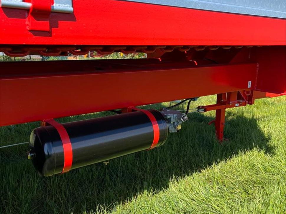 Roltrans Miststreuer / Manure spreader / Épandeur à fumier / Spandiletame / Разбрасыватель органических удобрений / Rozrzutnik obornika N250/32 JAMNIK 8 t - Kletgödselspridare: bild 5 Roltrans Miststreuer / Manure spreader / Épandeur à fumier / Spandiletame / Разбрасыватель органических удобрений / Rozrzutnik obornika N250/32 JAMNIK 8 t - Kletgödselspridare: bild 5