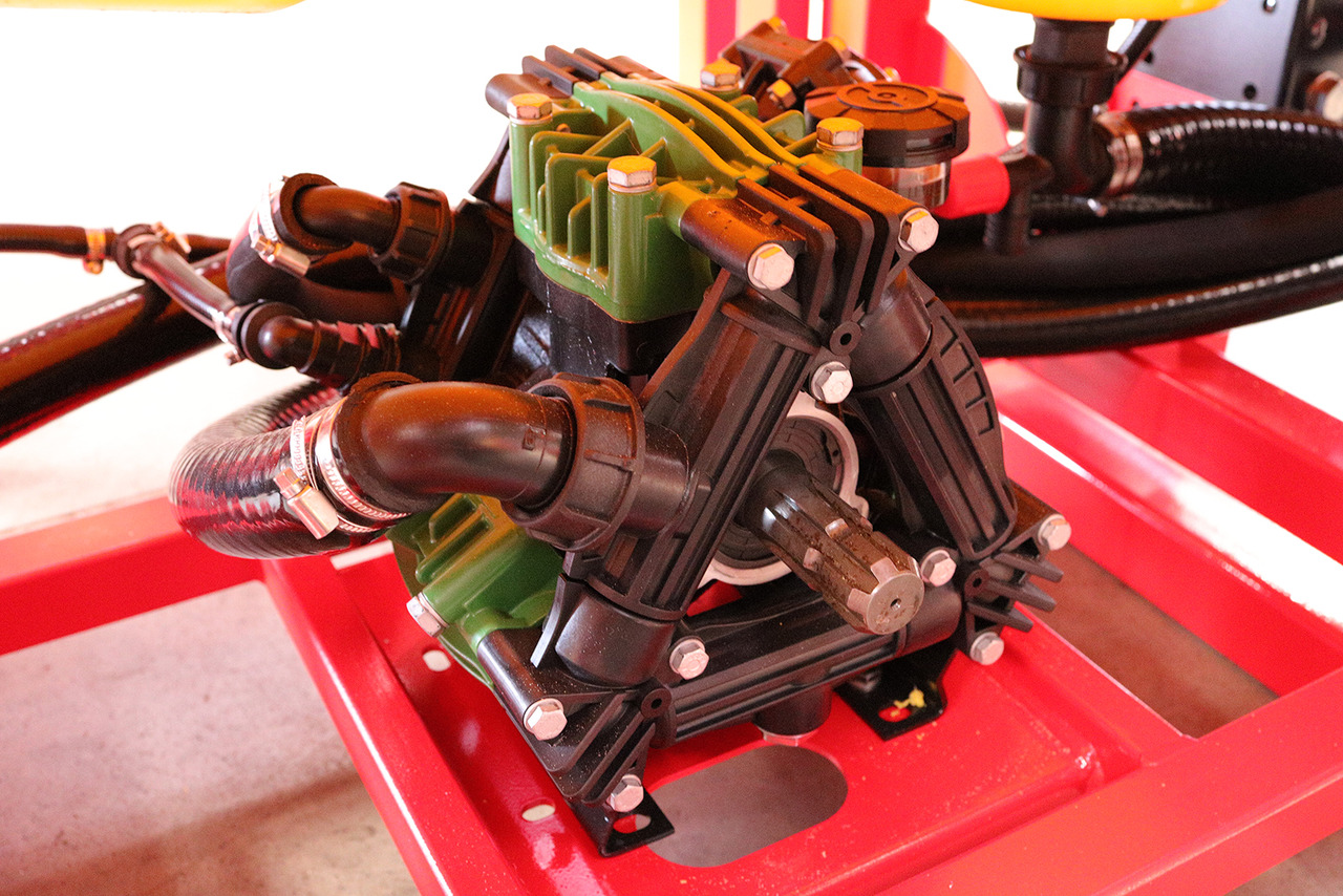 WOPROL Feldspritze / Sprayer / Pulvérisateur / Opryskiwacz 600 L - Traktorburen spruta: bild 5 WOPROL Feldspritze / Sprayer / Pulvérisateur / Opryskiwacz 600 L - Traktorburen spruta: bild 5