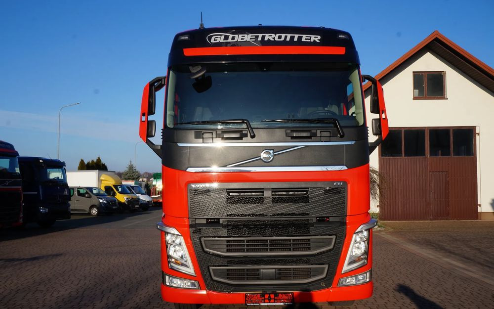 Volvo FH 4 EURO 6 GLOBETROTTER NISKI PRZEBIEG PEŁEN SERWIS - Dragbil: bild 3 Volvo FH 4 EURO 6 GLOBETROTTER NISKI PRZEBIEG PEŁEN SERWIS - Dragbil: bild 3