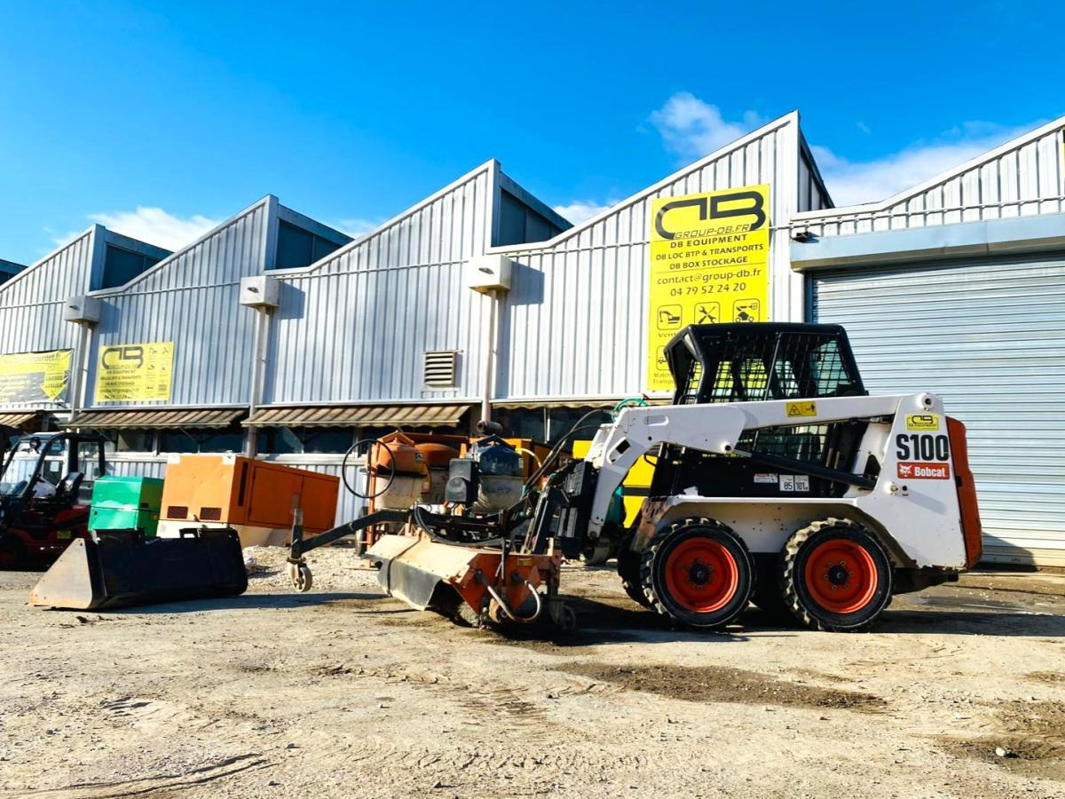 BOBCAT S100 mini chargeuse sur pneu (AVEC ACCESSOIRES) - Kompaktlastare/ Slirstyrda lastare: bild 1 BOBCAT S100 mini chargeuse sur pneu (AVEC ACCESSOIRES) - Kompaktlastare/ Slirstyrda lastare: bild 1