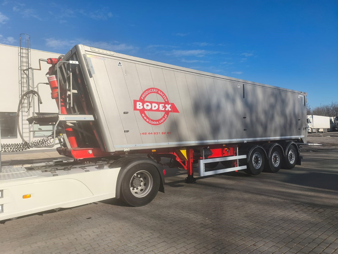 BODEX KIS3B KIS3WA - Tippbil semitrailer: bild 2 BODEX KIS3B KIS3WA - Tippbil semitrailer: bild 2
