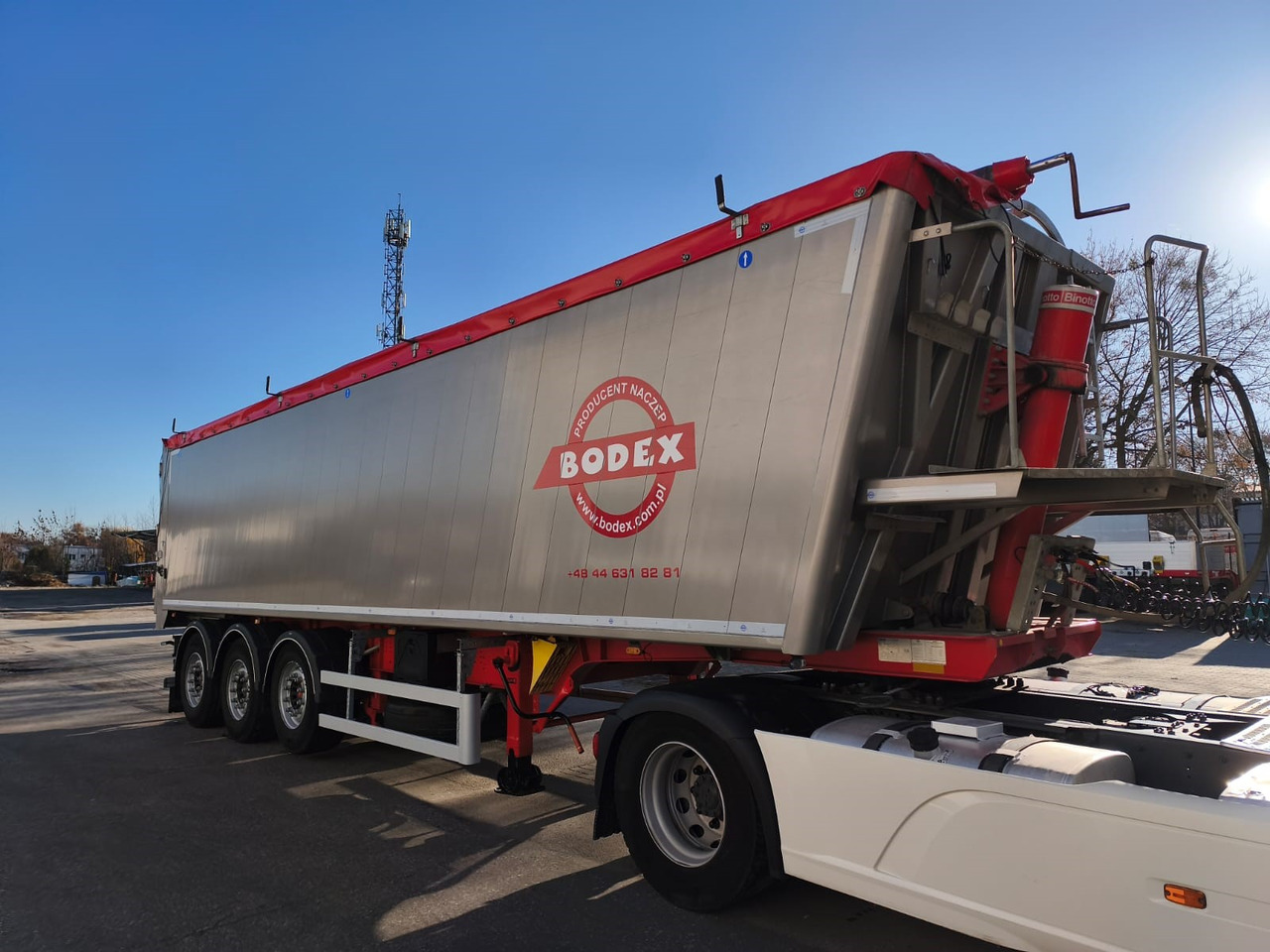 BODEX KIS3B KIS3WA - Tippbil semitrailer: bild 1 BODEX KIS3B KIS3WA - Tippbil semitrailer: bild 1