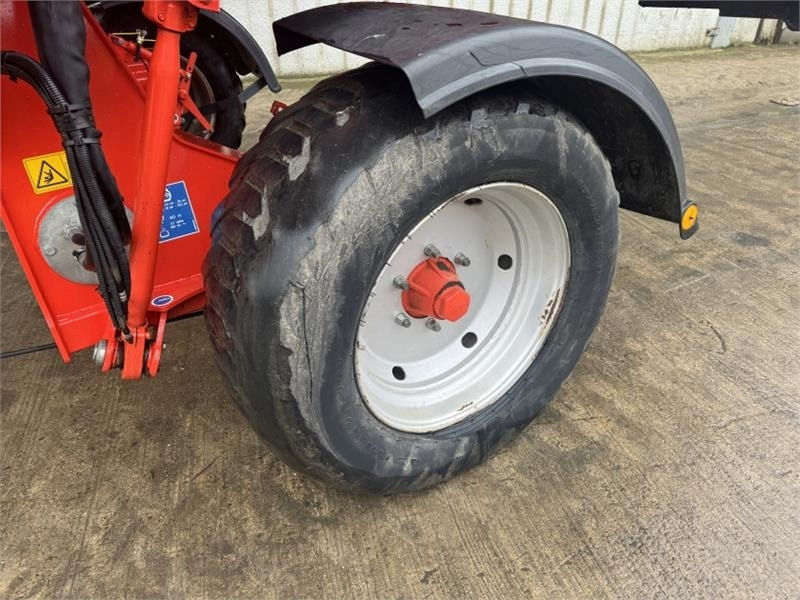 Kuhn Merge Maxx 950 Merger - Hövändare: bild 5 Kuhn Merge Maxx 950 Merger - Hövändare: bild 5