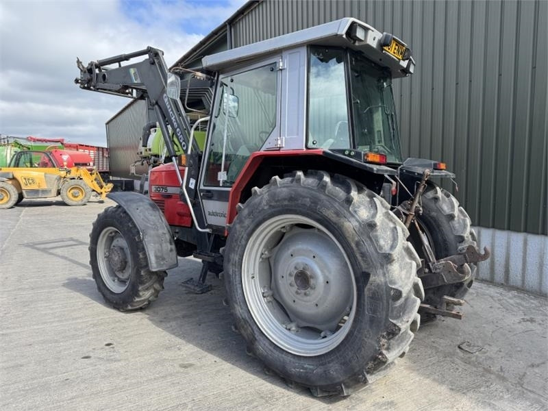 Massey Ferguson 3075 Dynashift *Low Hours* - Traktor: bild 2 Massey Ferguson 3075 Dynashift *Low Hours* - Traktor: bild 2