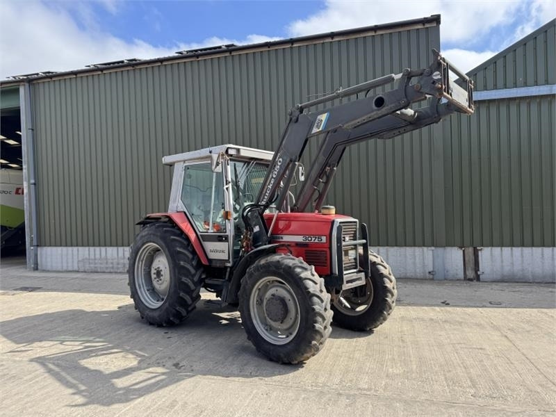 Massey Ferguson 3075 Dynashift *Low Hours* - Traktor: bild 3 Massey Ferguson 3075 Dynashift *Low Hours* - Traktor: bild 3