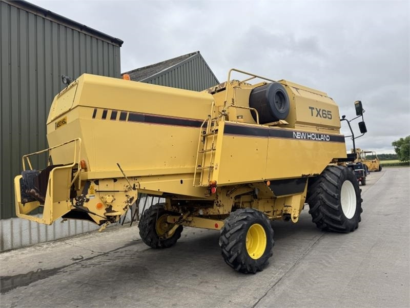 New Holland TX65 c/w 17ft Header - Tillbehör för skördemaskin: bild 4 New Holland TX65 c/w 17ft Header - Tillbehör för skördemaskin: bild 4