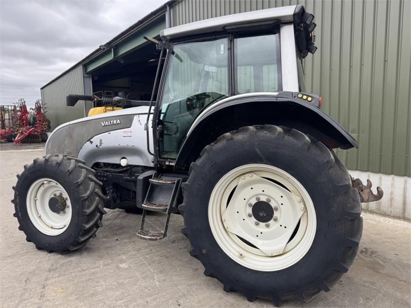 Valtra T121 Tractor - Traktor: bild 2 Valtra T121 Tractor - Traktor: bild 2