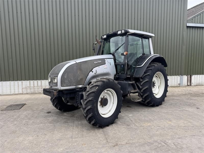 Valtra T121 Tractor - Traktor: bild 1 Valtra T121 Tractor - Traktor: bild 1