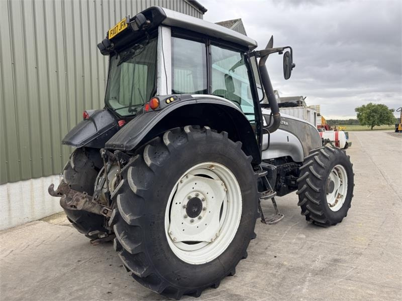 Valtra T121 Tractor - Traktor: bild 4 Valtra T121 Tractor - Traktor: bild 4