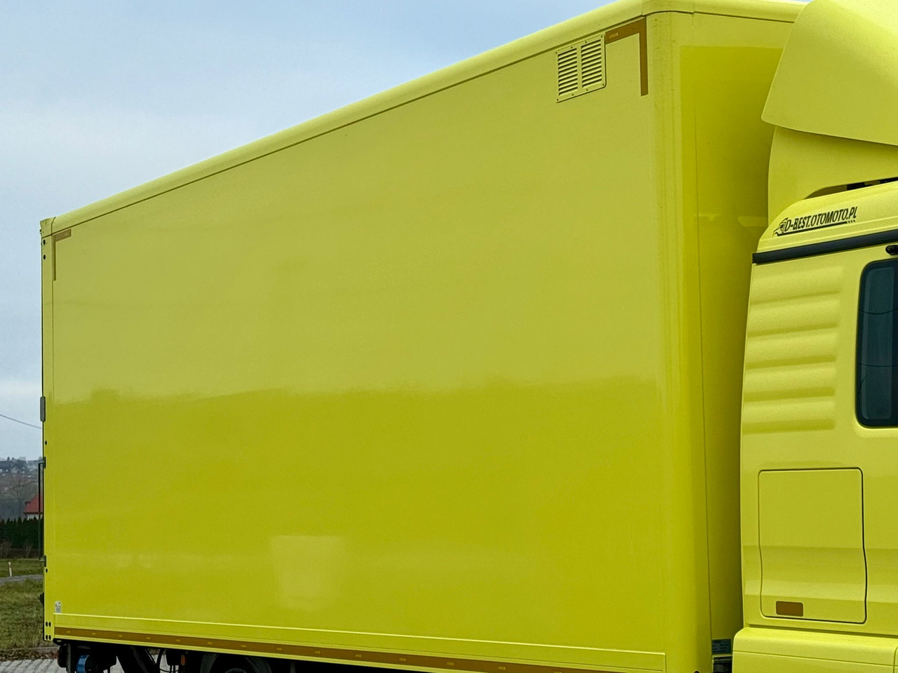 Isotermiska lastbil MAN TGM 15.250 / IZOTERMA / WINDA / 18 EUROPALET / ŁADOWNOŚĆ 7 615 KG / 150 TYŚ KM / AUTOMAT / JAK NOWY / 2020 ROK / KONTENER: bild 12 Isotermiska lastbil MAN TGM 15.250 / IZOTERMA / WINDA / 18 EUROPALET / ŁADOWNOŚĆ 7 615 KG / 150 TYŚ KM / AUTOMAT / JAK NOWY / 2020 ROK / KONTENER: bild 12