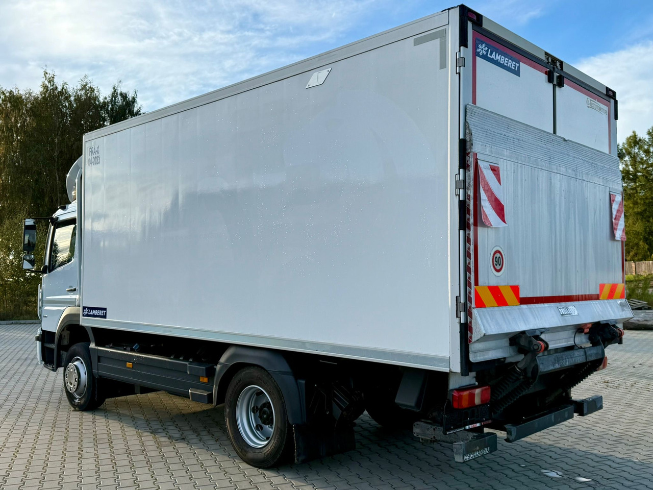 MERCEDES-BENZ ATEGO 1218 / CHŁODNIA / IZOTERMA / WINDA / 5.10 M DŁUGOŚCI / LAMBERET / AUTOMAT / 2017 ROK / 410 TYŚ KM - Kylbil lastbil: bild 4 MERCEDES-BENZ ATEGO 1218 / CHŁODNIA / IZOTERMA / WINDA / 5.10 M DŁUGOŚCI / LAMBERET / AUTOMAT / 2017 ROK / 410 TYŚ KM - Kylbil lastbil: bild 4