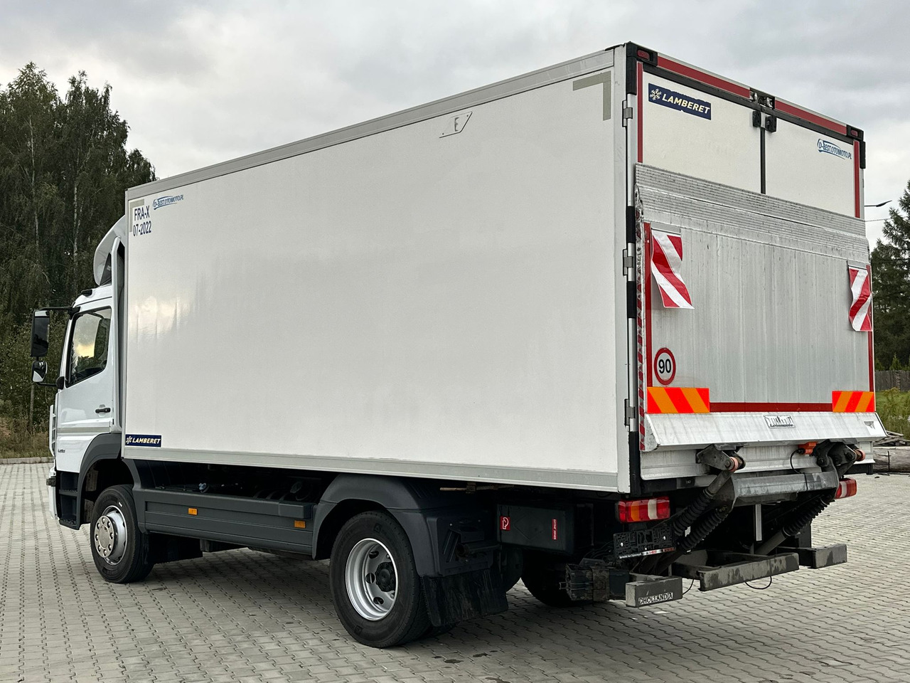 MERCEDES-BENZ ATEGO 1218 / CHŁODNIA / WINDA / 12 PALET / 5.10 M DŁUGOŚCI / AUTOMAT / LAMBERET / 5090 KG ŁADOWNOŚCI - Kylbil lastbil: bild 3 MERCEDES-BENZ ATEGO 1218 / CHŁODNIA / WINDA / 12 PALET / 5.10 M DŁUGOŚCI / AUTOMAT / LAMBERET / 5090 KG ŁADOWNOŚCI - Kylbil lastbil: bild 3