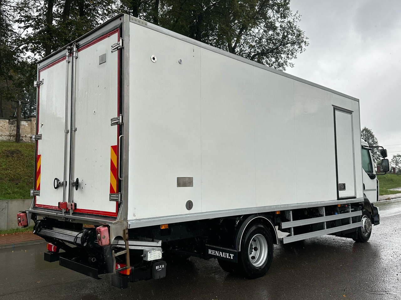 RENAULT D 14 / 240 / CHŁODNIA / WINDA / 16 EUROPALET / 6.7 M DŁUGOŚCI / BI-TEMPERATURA / CARRIER SUPRA 850 - Kylbil lastbil: bild 3 RENAULT D 14 / 240 / CHŁODNIA / WINDA / 16 EUROPALET / 6.7 M DŁUGOŚCI / BI-TEMPERATURA / CARRIER SUPRA 850 - Kylbil lastbil: bild 3