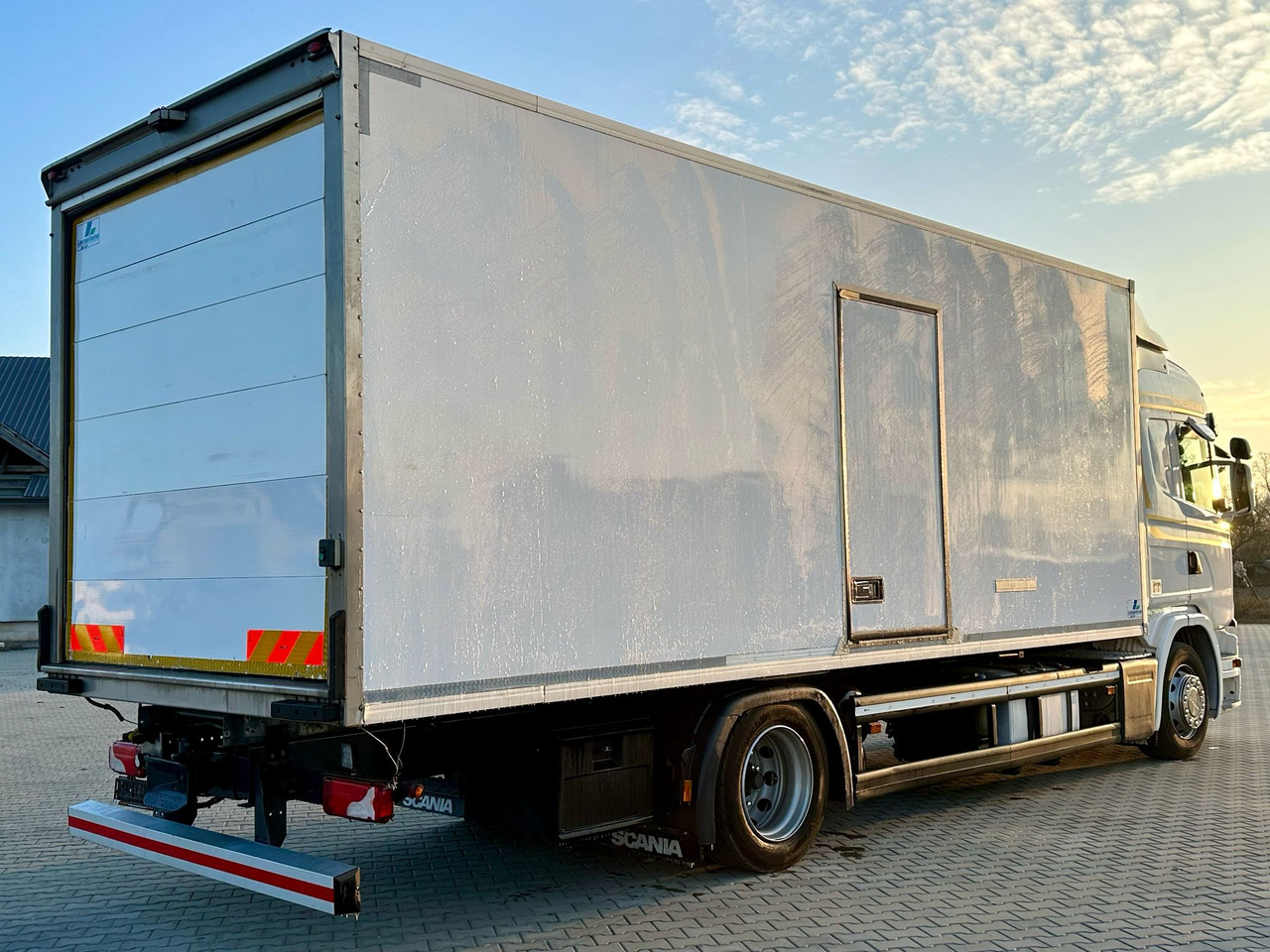 SCANIA G360 / IZOTERMA / 6.8 M DŁUGOŚCI / AUTOMAT / CAŁA NA PODUSZKACH / KLIMA POSTOJOWA / ELEKTRYCZNA ROLETA TYŁ / SYPIALKA - Isotermiska lastbil: bild 3 SCANIA G360 / IZOTERMA / 6.8 M DŁUGOŚCI / AUTOMAT / CAŁA NA PODUSZKACH / KLIMA POSTOJOWA / ELEKTRYCZNA ROLETA TYŁ / SYPIALKA - Isotermiska lastbil: bild 3