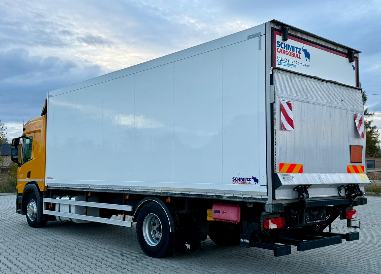 SCANIA P220 / IZOTERMA / WINDA / SCHMITZ / 18 PALET / SILNIK 6 / SYPIALKA / 2019 ROK / NISKI PRZEBIEG - Isotermiska lastbil: bild 3 SCANIA P220 / IZOTERMA / WINDA / SCHMITZ / 18 PALET / SILNIK 6 / SYPIALKA / 2019 ROK / NISKI PRZEBIEG - Isotermiska lastbil: bild 3