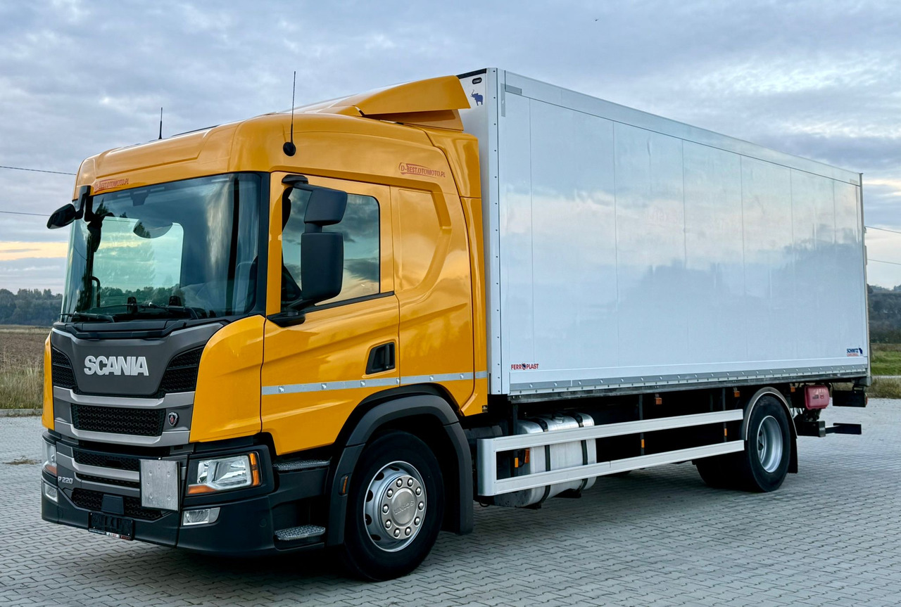 SCANIA P220 / IZOTERMA / WINDA / SCHMITZ / 18 PALET / SILNIK 6 / SYPIALKA / 2019 ROK / NISKI PRZEBIEG - Isotermiska lastbil: bild 2 SCANIA P220 / IZOTERMA / WINDA / SCHMITZ / 18 PALET / SILNIK 6 / SYPIALKA / 2019 ROK / NISKI PRZEBIEG - Isotermiska lastbil: bild 2