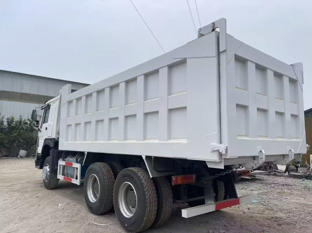 Howo 371 - Tippsläp: bild 4 Howo 371 - Tippsläp: bild 4