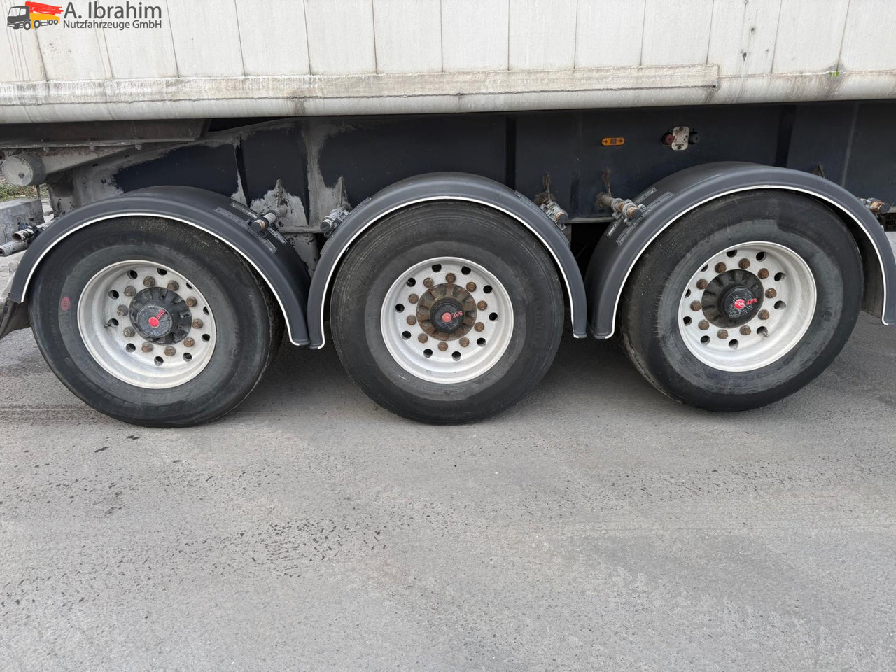 Carnehl CHKS/A ALU-Mulde 45 cbm Liftachse | Getreideschieber | Stützen - Tippbil semitrailer: bild 3 Carnehl CHKS/A ALU-Mulde 45 cbm Liftachse | Getreideschieber | Stützen - Tippbil semitrailer: bild 3