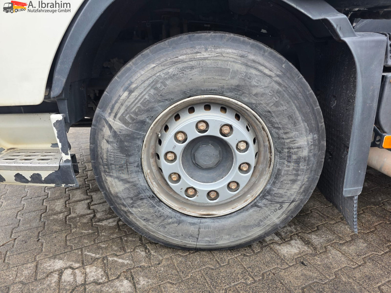 Volvo FH 520 | 6x4 | Schaltgetriebe | Blatt Blatt Klima | Trommelbremse | 3 Pedals - Dragbil: bild 5 Volvo FH 520 | 6x4 | Schaltgetriebe | Blatt Blatt Klima | Trommelbremse | 3 Pedals - Dragbil: bild 5