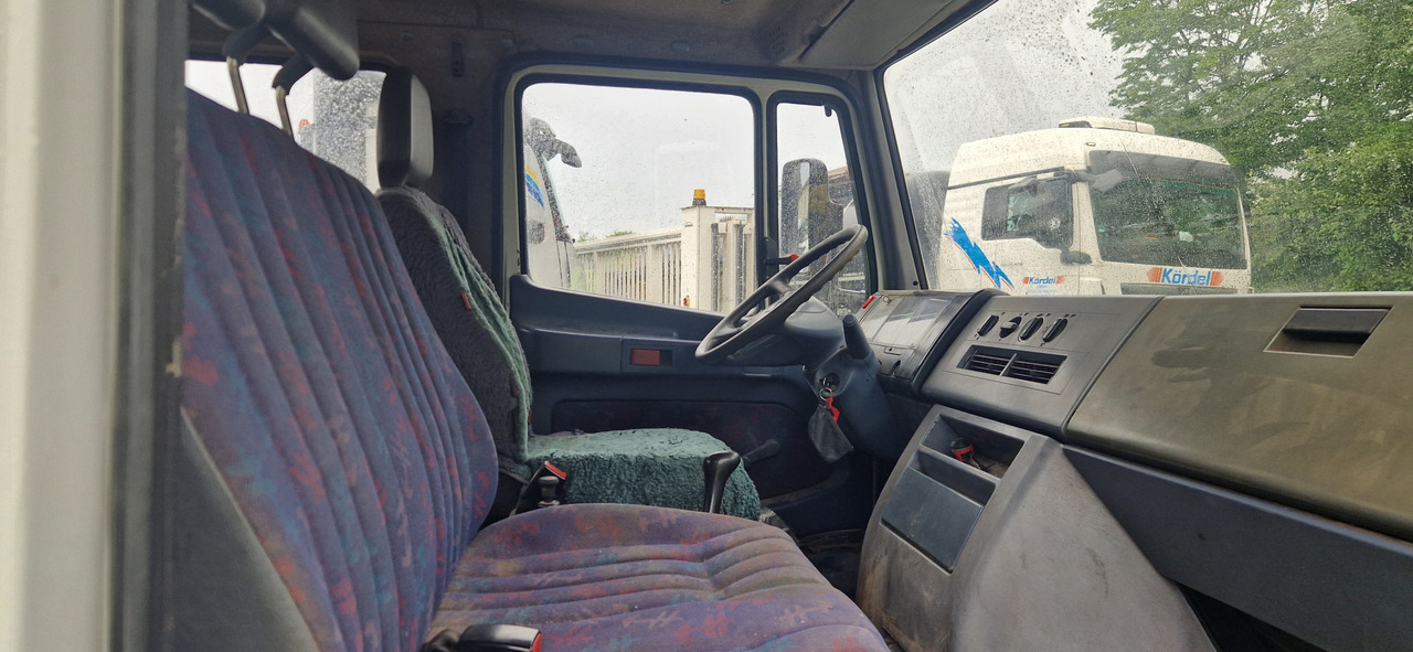 Mercedes-Benz 615D Doka Pritsche, Zustand gut - Transportbil med flak, Dubbelhytt transportbil: bild 2 Mercedes-Benz 615D Doka Pritsche, Zustand gut - Transportbil med flak, Dubbelhytt transportbil: bild 2