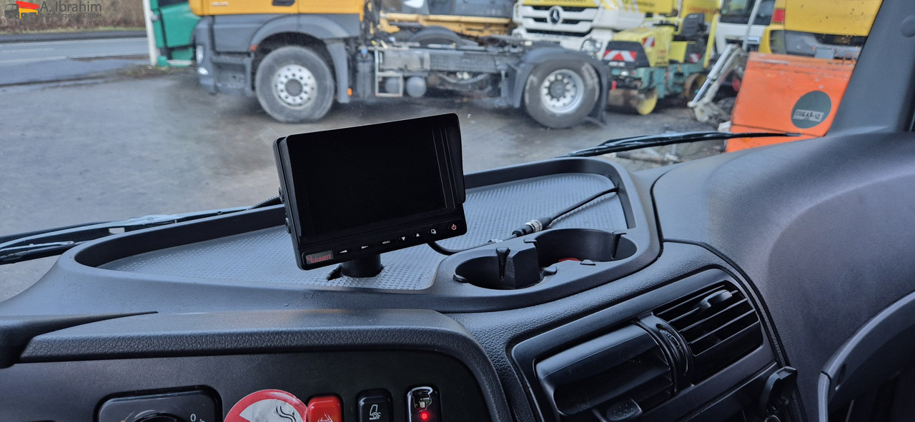 Mercedes-Benz 816L LBW, Blatt gefedert - Volymskåp: bild 2 Mercedes-Benz 816L LBW, Blatt gefedert - Volymskåp: bild 2