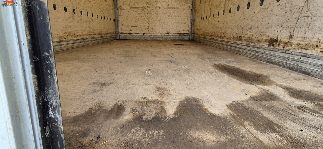 Mercedes-Benz 817 Möbelkoffer - Volymskåp: bild 3 Mercedes-Benz 817 Möbelkoffer - Volymskåp: bild 3