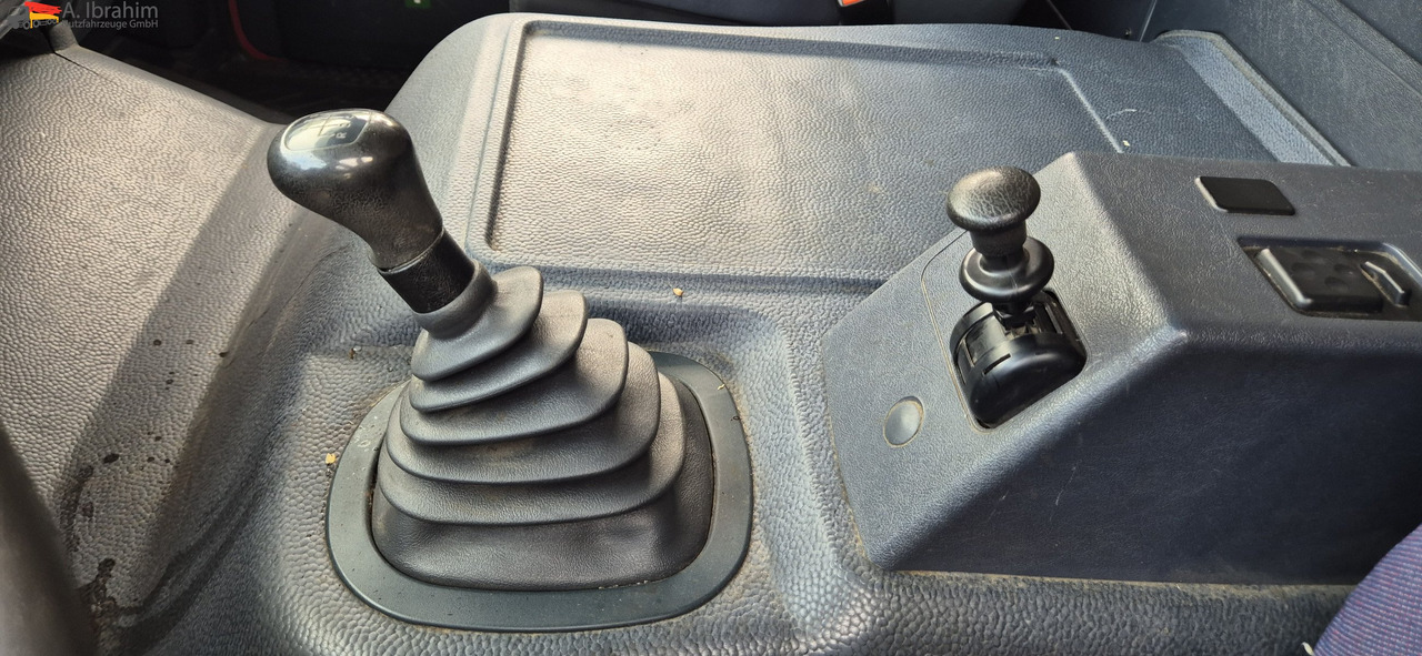 Mercedes-Benz 823 LBW | Radstand 4900 mm | 7.2 m Pritsche Klima | 3 Pedals - Transportbil med kapell: bild 3 Mercedes-Benz 823 LBW | Radstand 4900 mm | 7.2 m Pritsche Klima | 3 Pedals - Transportbil med kapell: bild 3