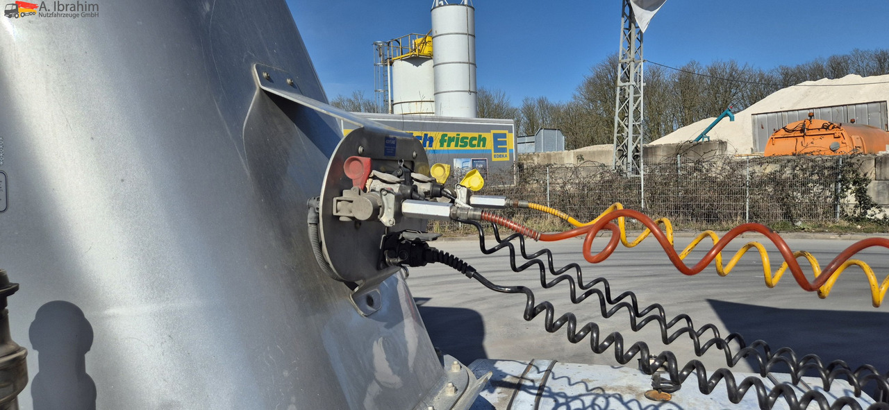 O.M.E.P.S Unfall, voll fahrbereit 35 cbm - Bulktrailer: bild 2 O.M.E.P.S Unfall, voll fahrbereit 35 cbm - Bulktrailer: bild 2