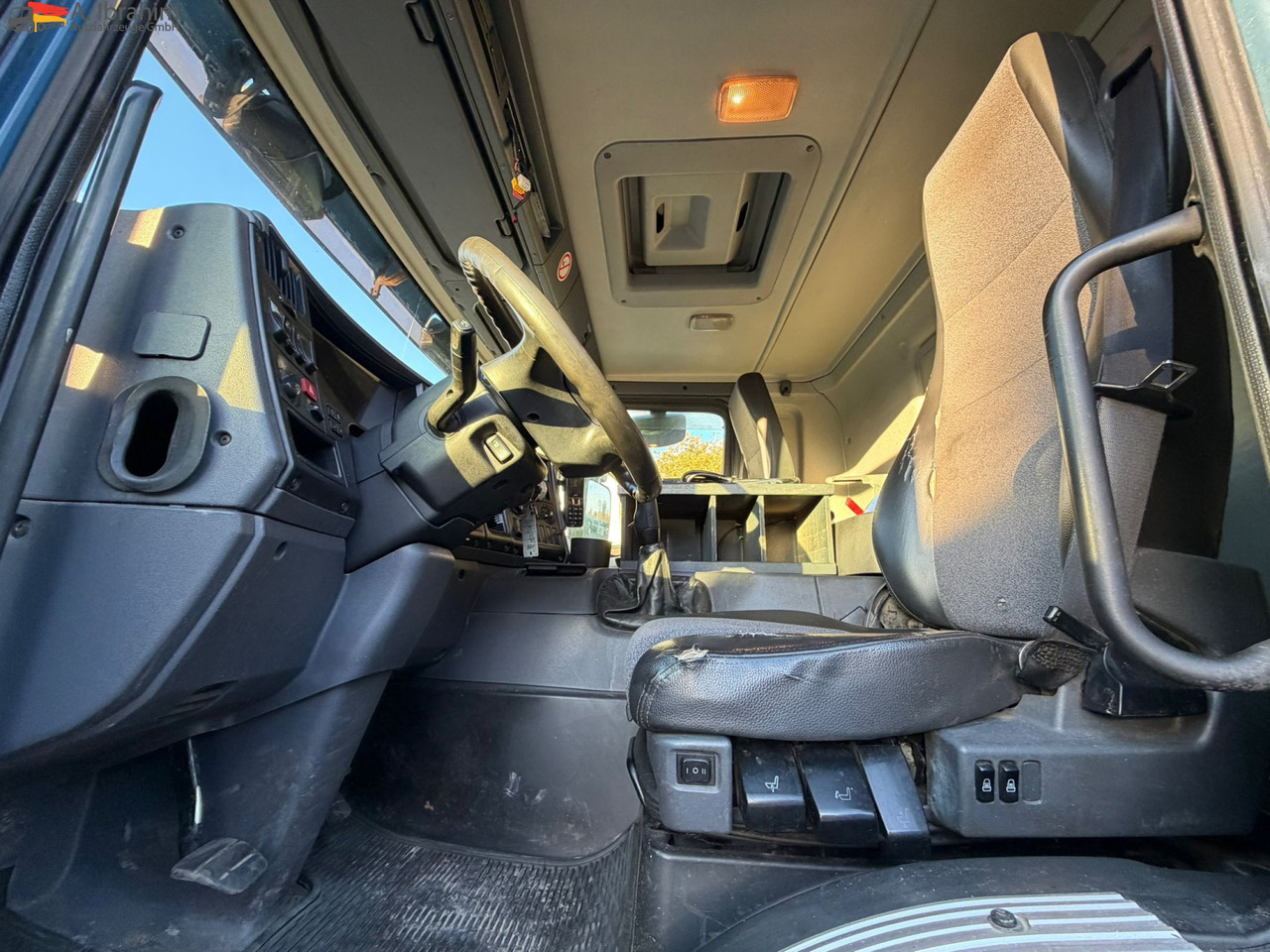 Scania B4X2 Edelstahlkipper für Tierkörperbeseitigung Kran MKG - Sopbil: bild 2 Scania B4X2 Edelstahlkipper für Tierkörperbeseitigung Kran MKG - Sopbil: bild 2