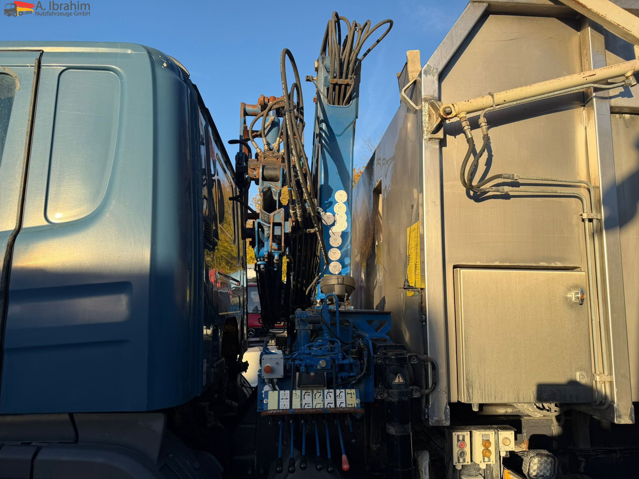 Scania B4X2 Edelstahlkipper für Tierkörperbeseitigung Kran MKG - Sopbil: bild 4 Scania B4X2 Edelstahlkipper für Tierkörperbeseitigung Kran MKG - Sopbil: bild 4