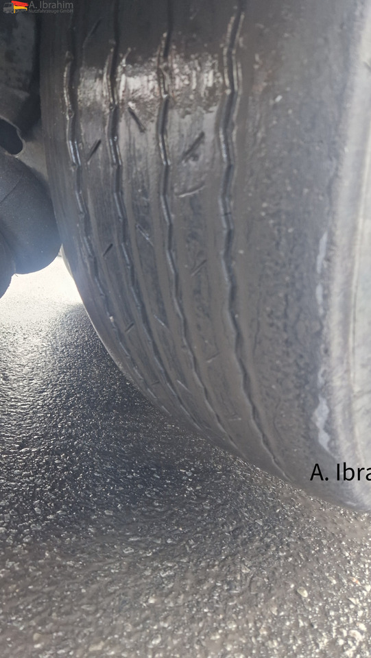 Schmitz SW 24 Schubboden, Liftachse,Ersatzradhalterung Kabelfernbedienung, Trichter - Moving floor semitrailer: bild 5 Schmitz SW 24 Schubboden, Liftachse,Ersatzradhalterung Kabelfernbedienung, Trichter - Moving floor semitrailer: bild 5