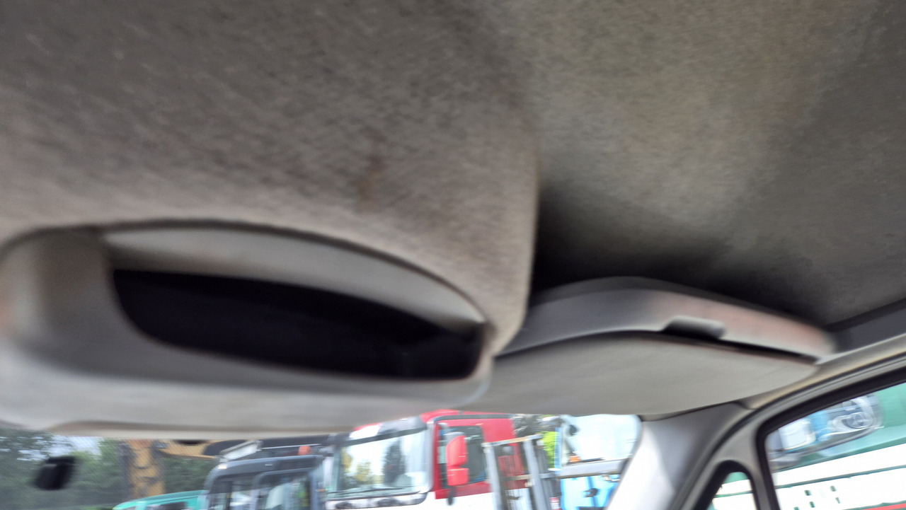 VW Crafter 2.5 Diesel Rost ja, technisch super, HU neu 01 2025 - Skåpbil: bild 2 VW Crafter 2.5 Diesel Rost ja, technisch super, HU neu 01 2025 - Skåpbil: bild 2