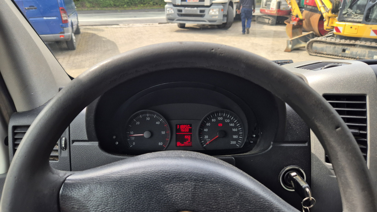 VW Crafter 2.5 Diesel Rost ja, technisch super, HU neu 01 2025 - Skåpbil: bild 3 VW Crafter 2.5 Diesel Rost ja, technisch super, HU neu 01 2025 - Skåpbil: bild 3