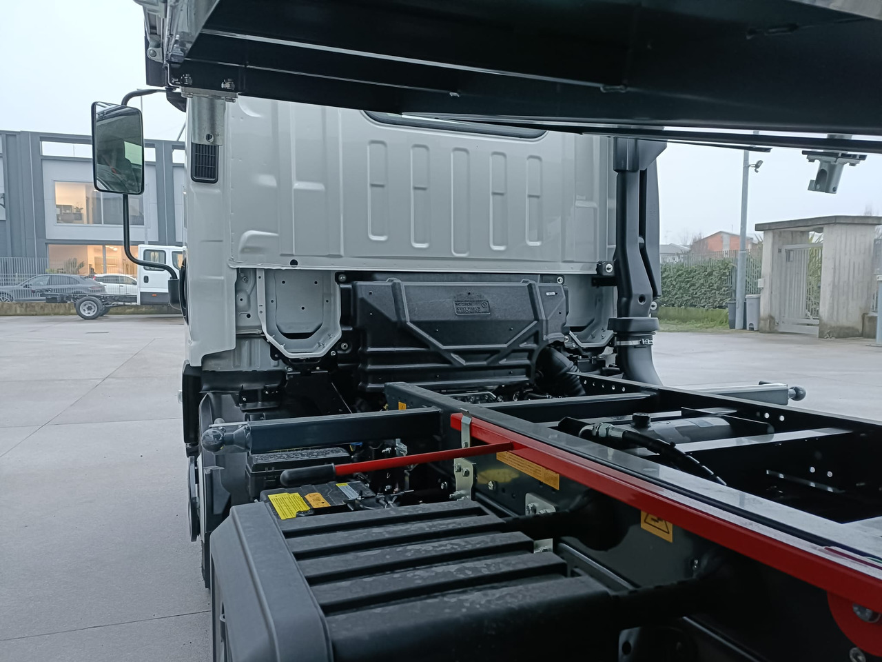 ISUZU M27 CABINA LARGA 3000 cc - Transportbil med tippflak: bild 5 ISUZU M27 CABINA LARGA 3000 cc - Transportbil med tippflak: bild 5