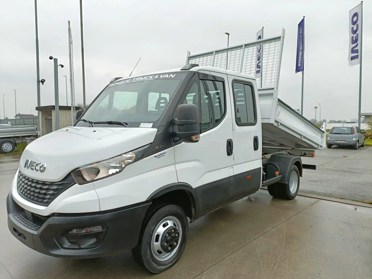 IVECO DAILY 35C14 DOPPIA CABINA RIBALTABILE 2.3 - Transportbil med tippflak: bild 4 IVECO DAILY 35C14 DOPPIA CABINA RIBALTABILE 2.3 - Transportbil med tippflak: bild 4