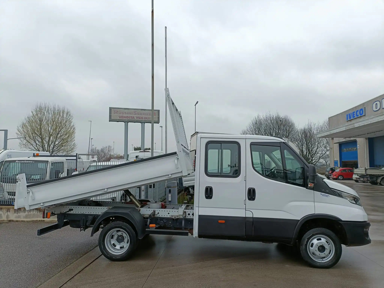 IVECO DAILY 35C14 DOPPIA CABINA RIBALTABILE 2.3 - Transportbil med tippflak: bild 3 IVECO DAILY 35C14 DOPPIA CABINA RIBALTABILE 2.3 - Transportbil med tippflak: bild 3