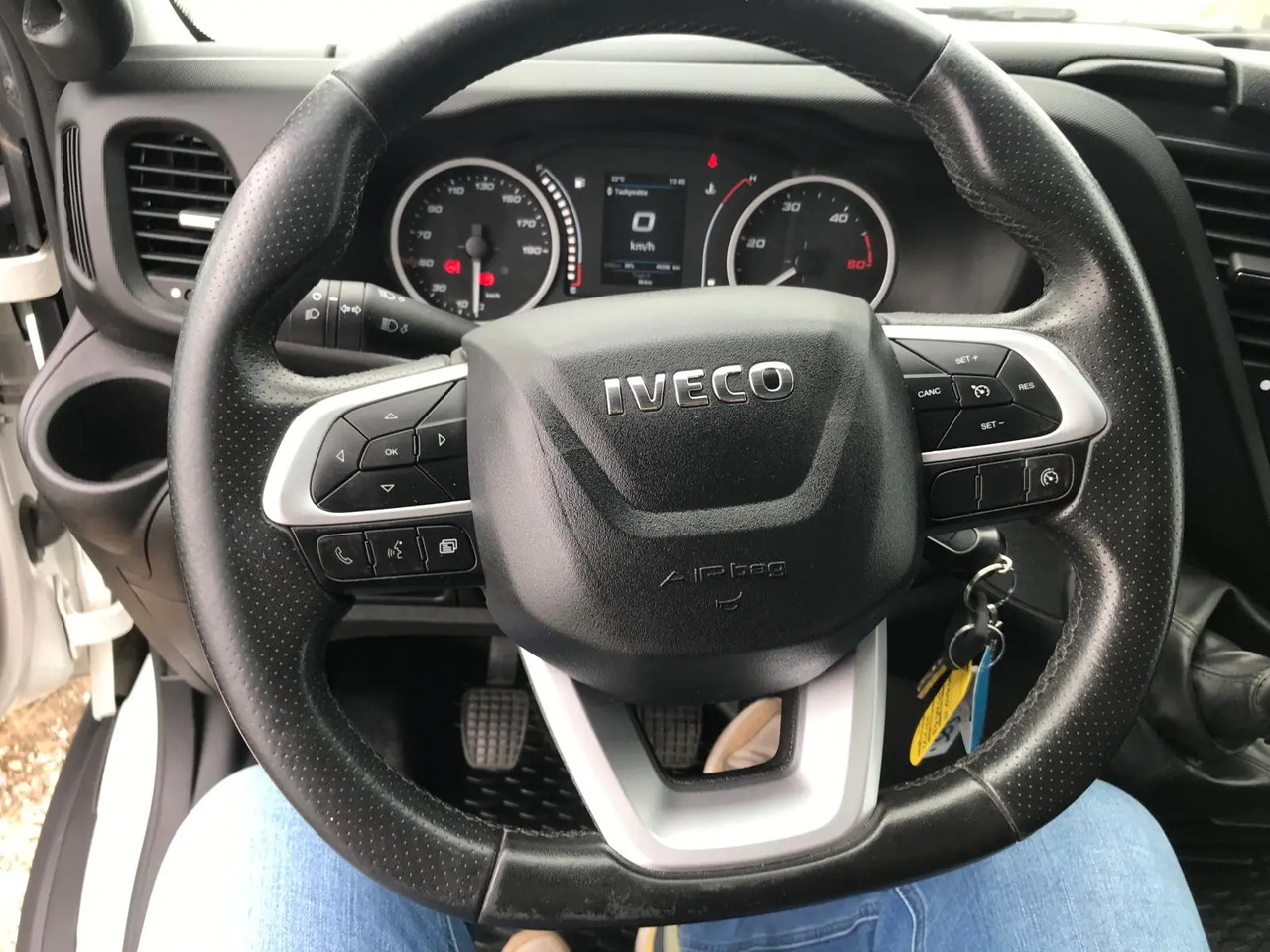 IVECO DAILY 35C16 CC 3000 - Transportbil med kapell: bild 3 IVECO DAILY 35C16 CC 3000 - Transportbil med kapell: bild 3