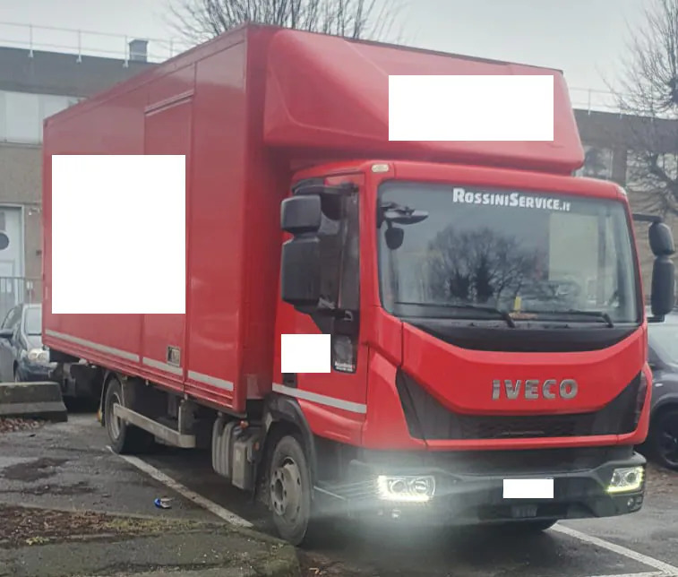 IVECO EUROCARGO 100E18 - Lastbil med skåp: bild 1 IVECO EUROCARGO 100E18 - Lastbil med skåp: bild 1
