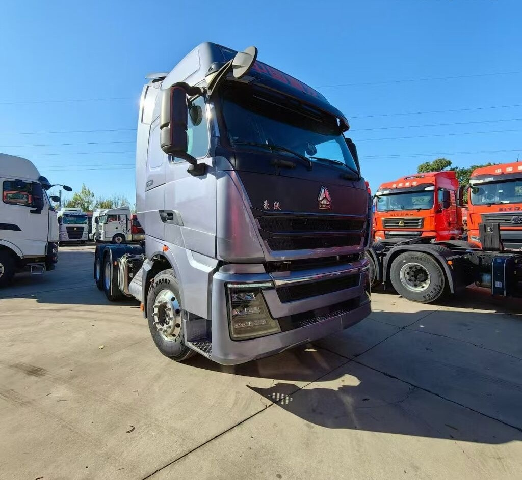 Sinotruk Howo T7H - Dragbil: bild 2 Sinotruk Howo T7H - Dragbil: bild 2