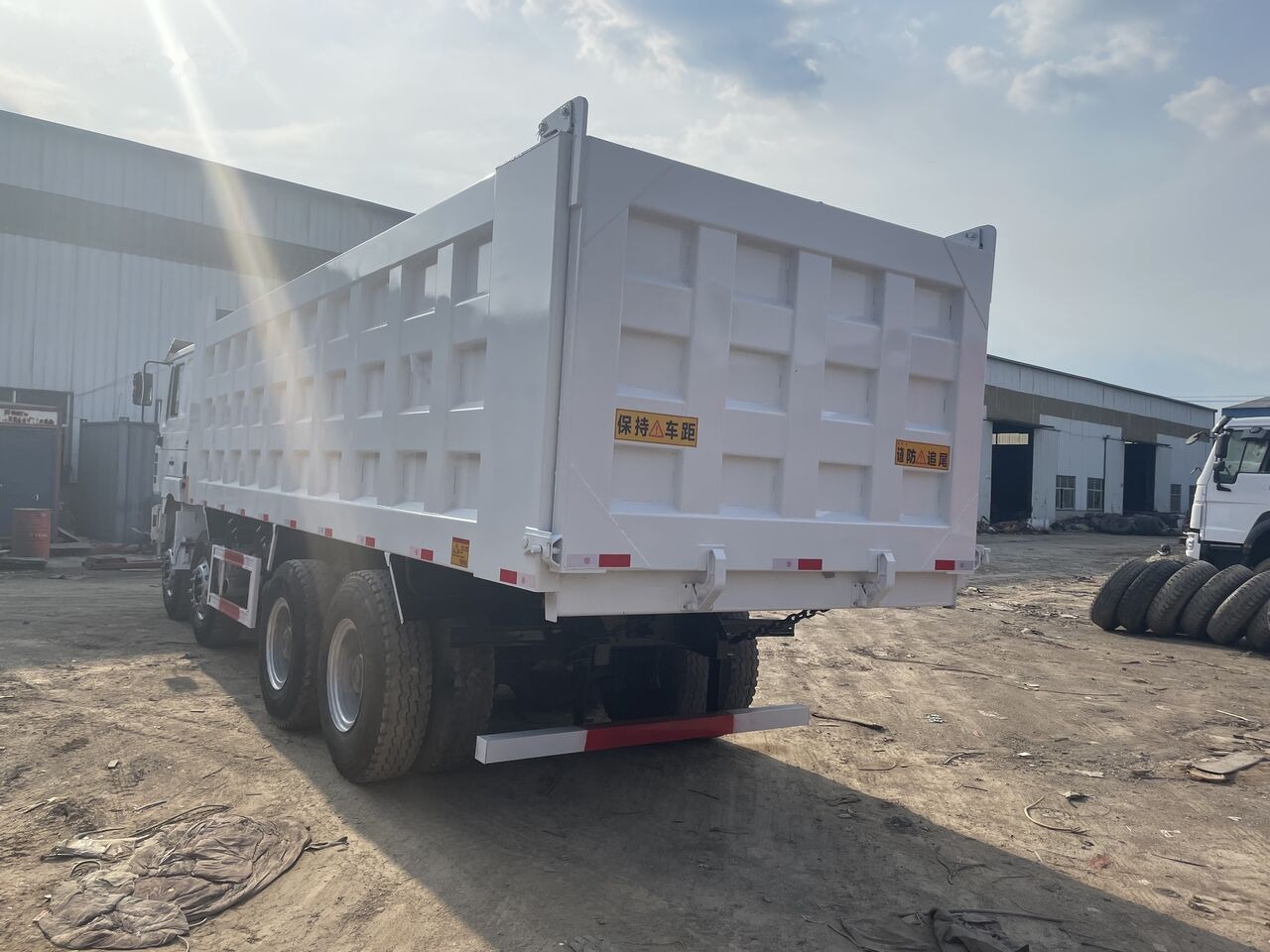 Shacman F3000 - Tippbil lastbil: bild 1 Shacman F3000 - Tippbil lastbil: bild 1