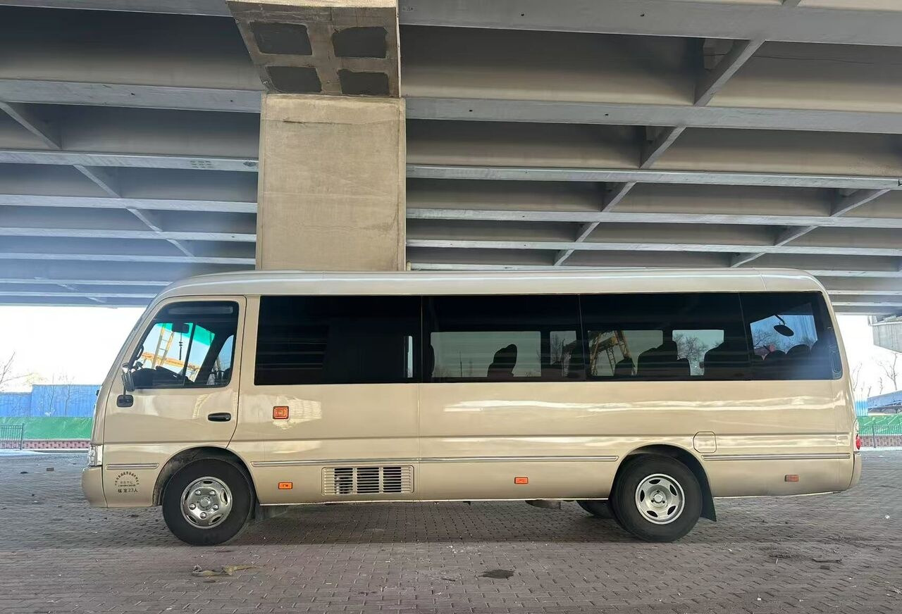 Förortsbuss Toyota 1HZ: bild 7