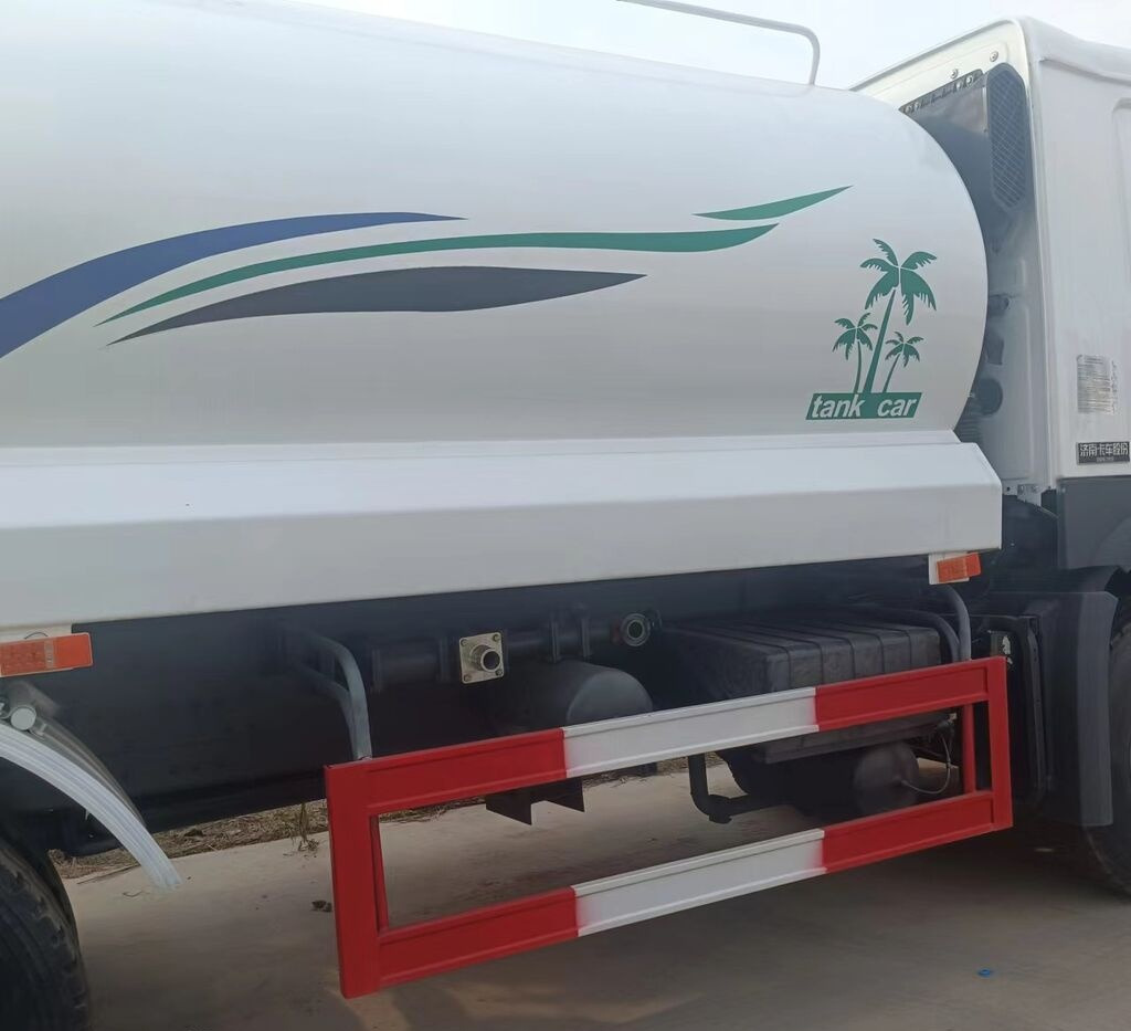 Sinotruk Howo 371 - Utility/ Specialfordon: bild 4 Sinotruk Howo 371 - Utility/ Specialfordon: bild 4