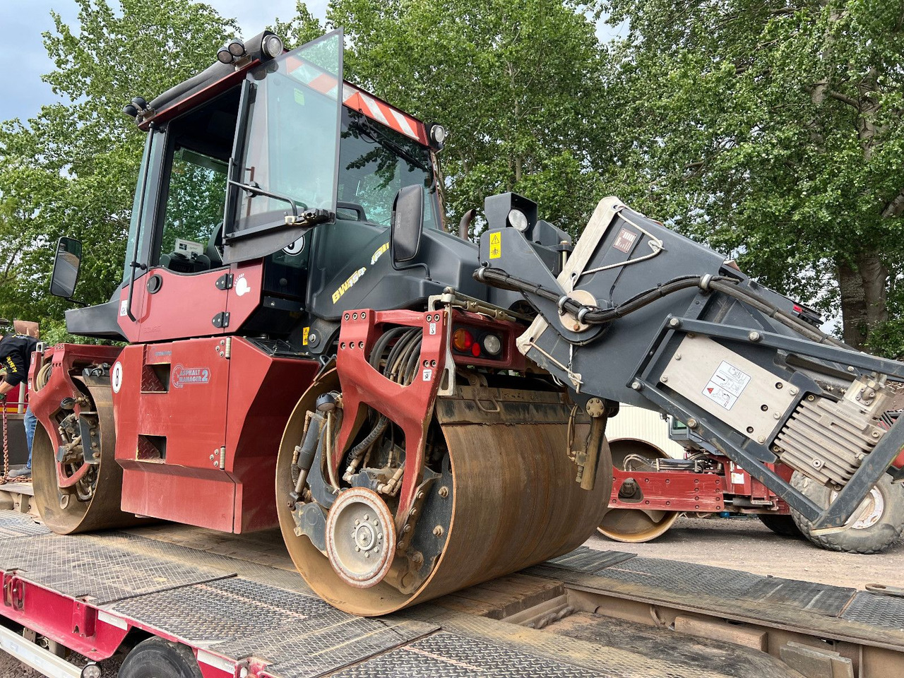 BOMAG BW 154 AP-4 AM mit Splitstreuer - Asfaltvält: bild 1 BOMAG BW 154 AP-4 AM mit Splitstreuer - Asfaltvält: bild 1