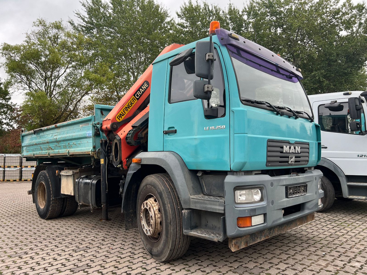 MAN 18.250 Palfinger 11502 - Tippbil lastbil, Kranbil: bild 2 MAN 18.250 Palfinger 11502 - Tippbil lastbil, Kranbil: bild 2