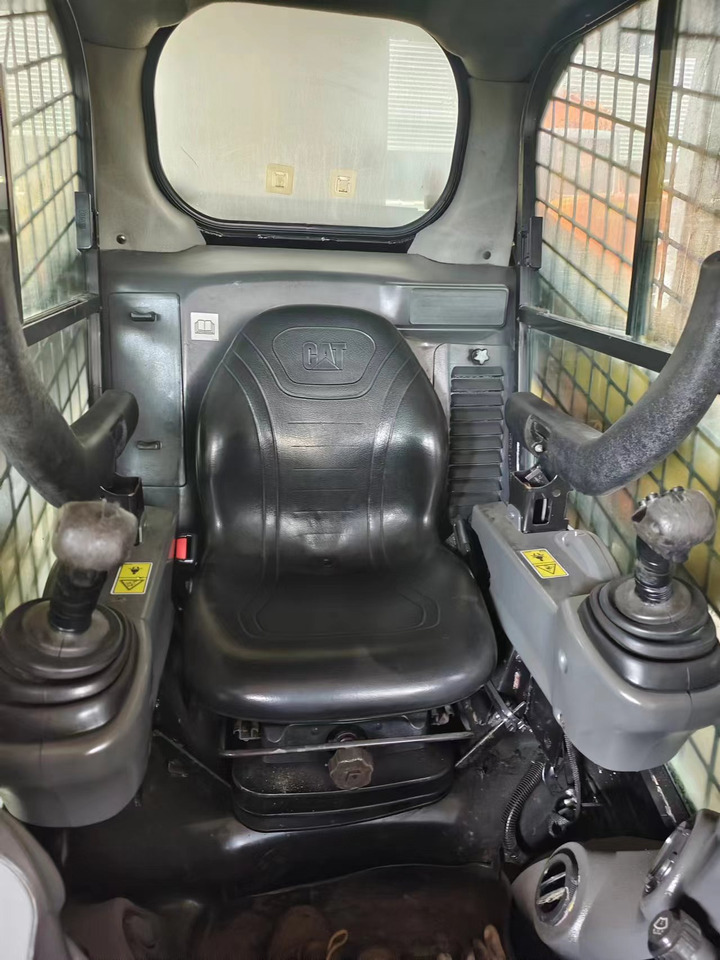 CATERPILLAR 246D - Kompaktlastare/ Slirstyrda lastare: bild 5 CATERPILLAR 246D - Kompaktlastare/ Slirstyrda lastare: bild 5