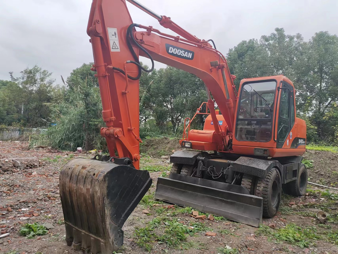 DOOSAN DH150W-7 - Grävmaskin på däck: bild 2 DOOSAN DH150W-7 - Grävmaskin på däck: bild 2